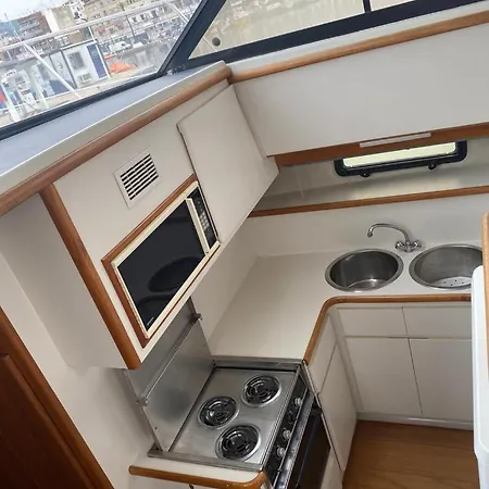 Yacht Y Fiestas Botel Sant Adria de Besos