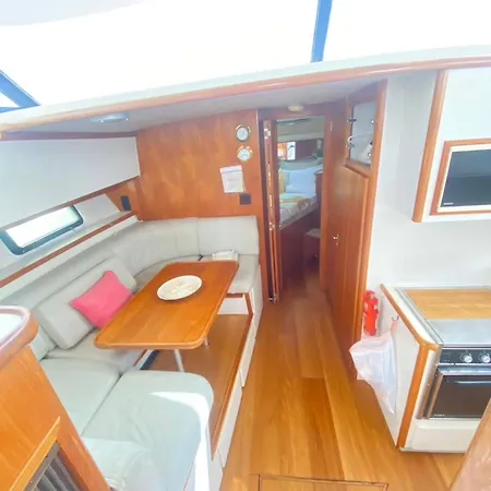 Yacht Y Fiestas Πλωτό κατάλυμα