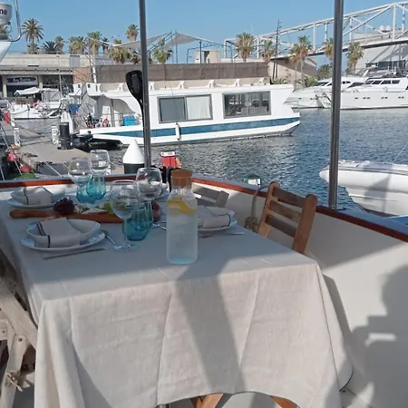 Yacht Y Fiestas Botel *
