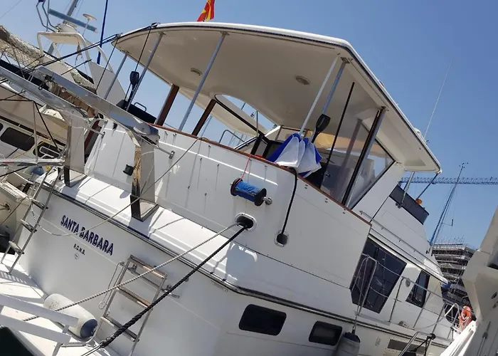 船上ホテル Yacht Y Fiestas *